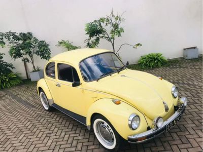 Classic wedding car 1